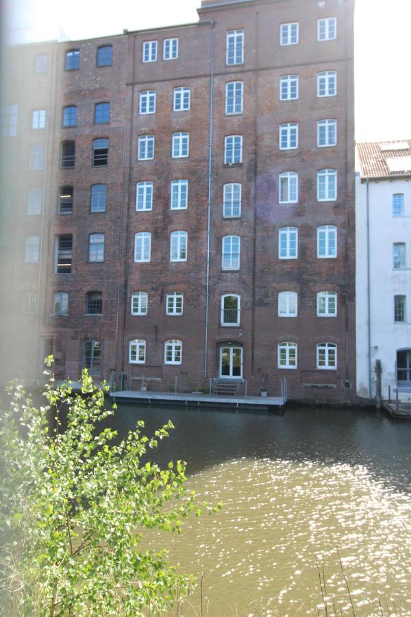Neu! Einmaliges Loft Im Binnenhafen - Hafenblick! Hamburg Exterior foto